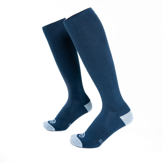 Par de calcetines altos compresivos de algodón color azul oscuro