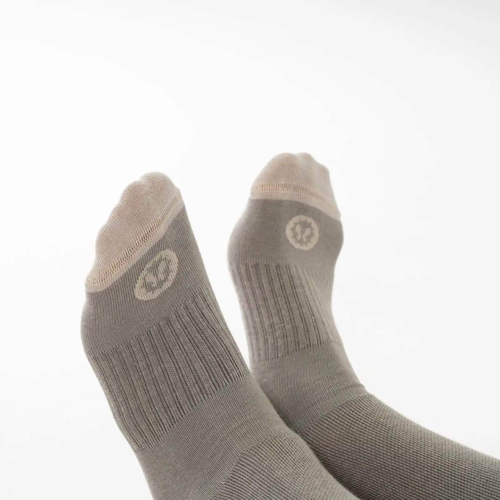 Calcetines compresivos de mujer y hombre color claro