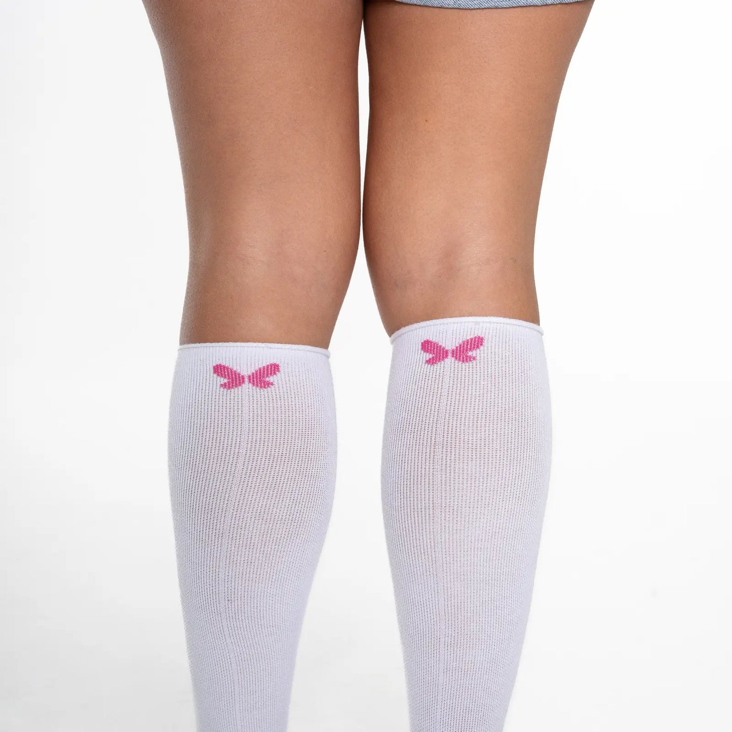 Calcetines de compresión para varices, color blanco con puntera y rosa fucsia