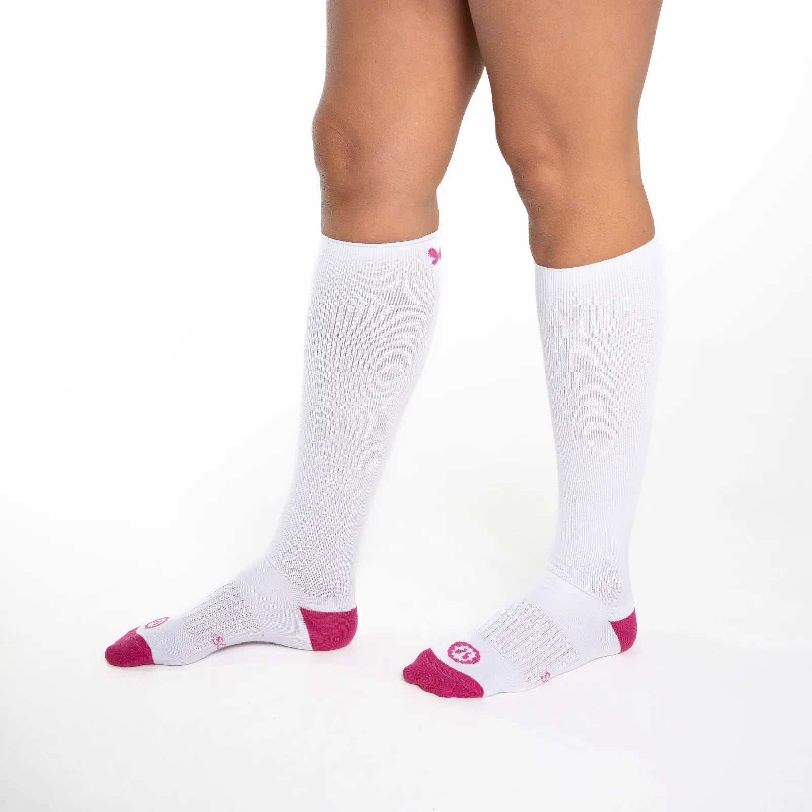 Calcetines compresivos para varices, color blanco con puntera y rosa fucsia