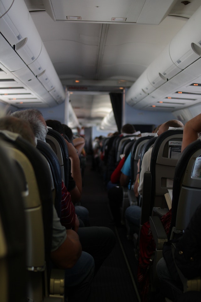 Piernas hinchadas y pesadas al viajar en avión