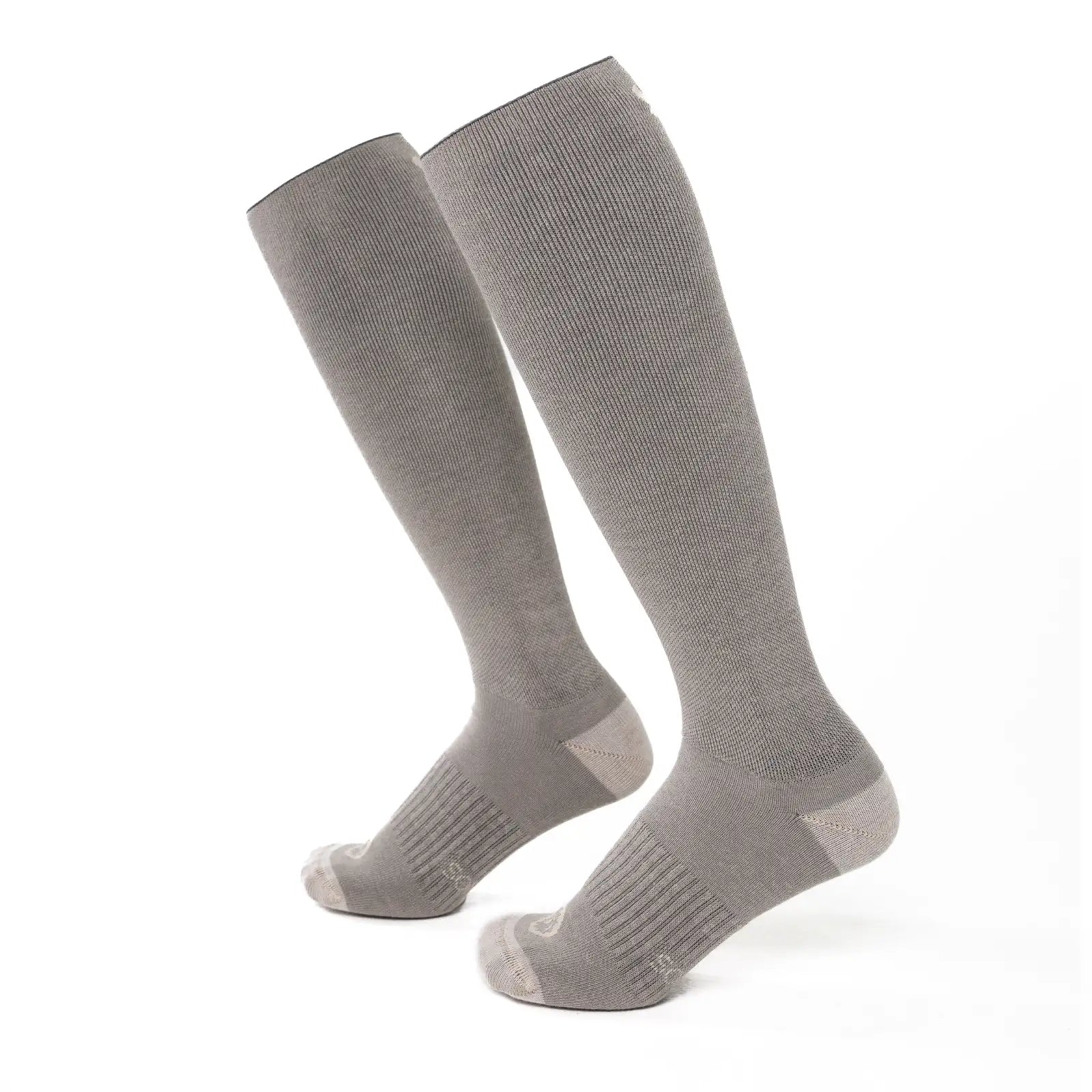 Par de calcetines altos compresivos de algodón color gris y beige