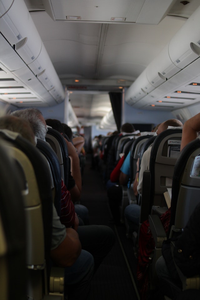 Piernas hinchadas y pesadas al viajar en avión